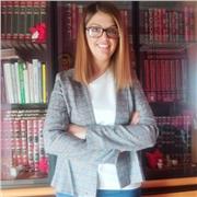 Dottoressa in relazioni internazionali e management offre lezioni in materie giuridiche ed economiche per le scuole superiori